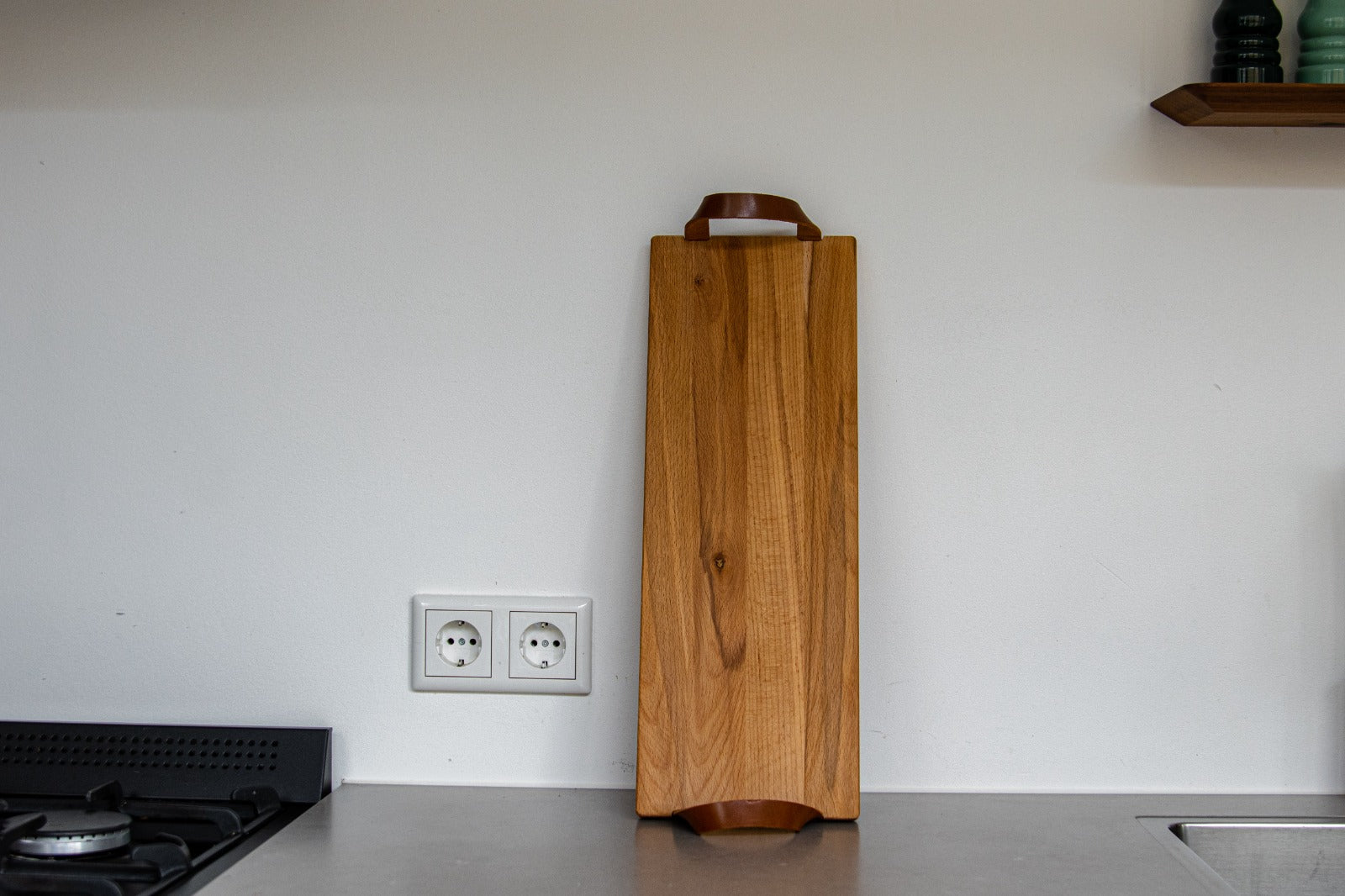 Borrelplank beuken met leren handvatten - luxe serveerplank - 48×17 cm
