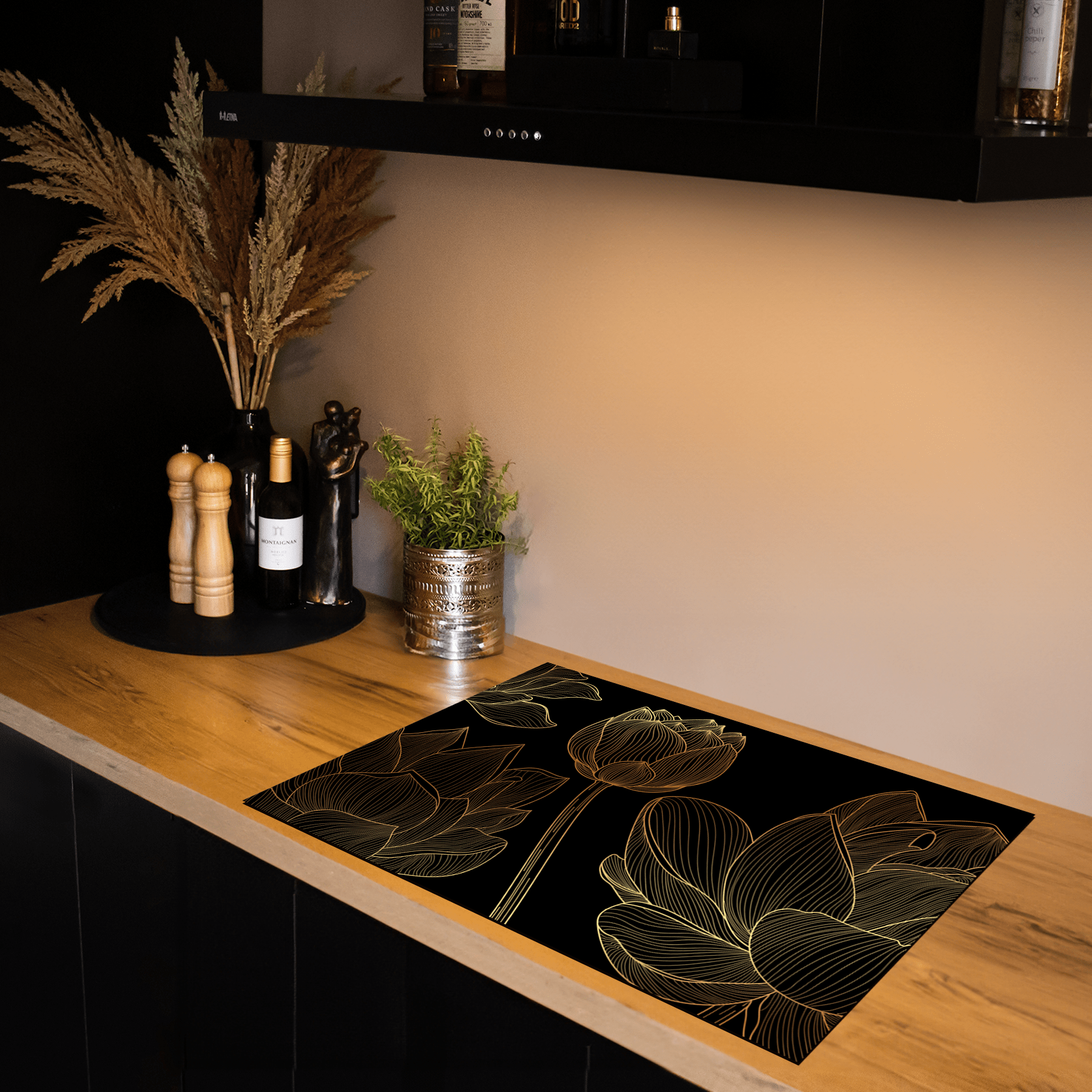 Inductiebeschermer - Black & Gold - Lijntekening - Elegant - Luxe - Lotus - Inductiebeschermer