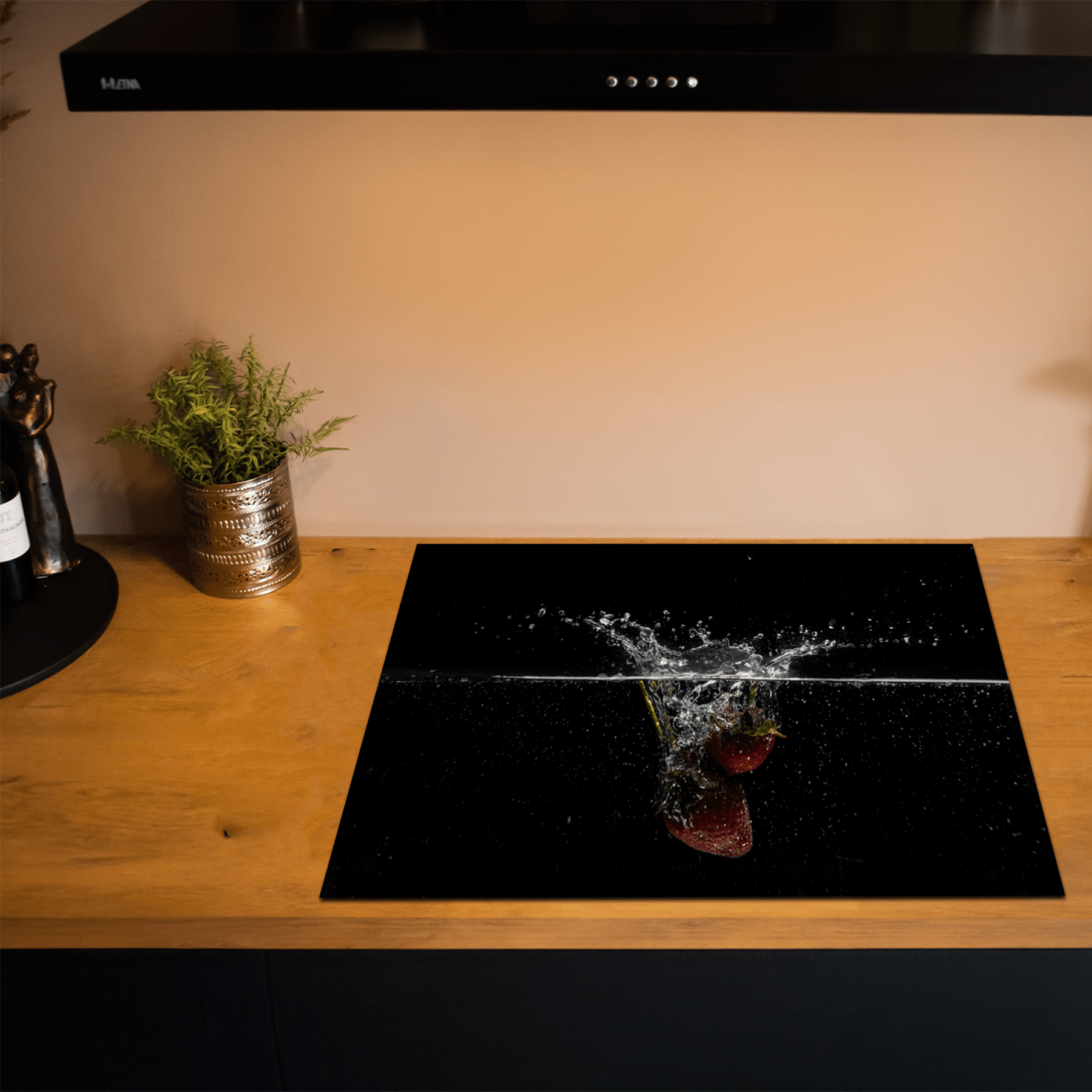 Inductiebeschermer - Splash - Aardbeien - Donker rood - Zwart - Inductiebeschermer