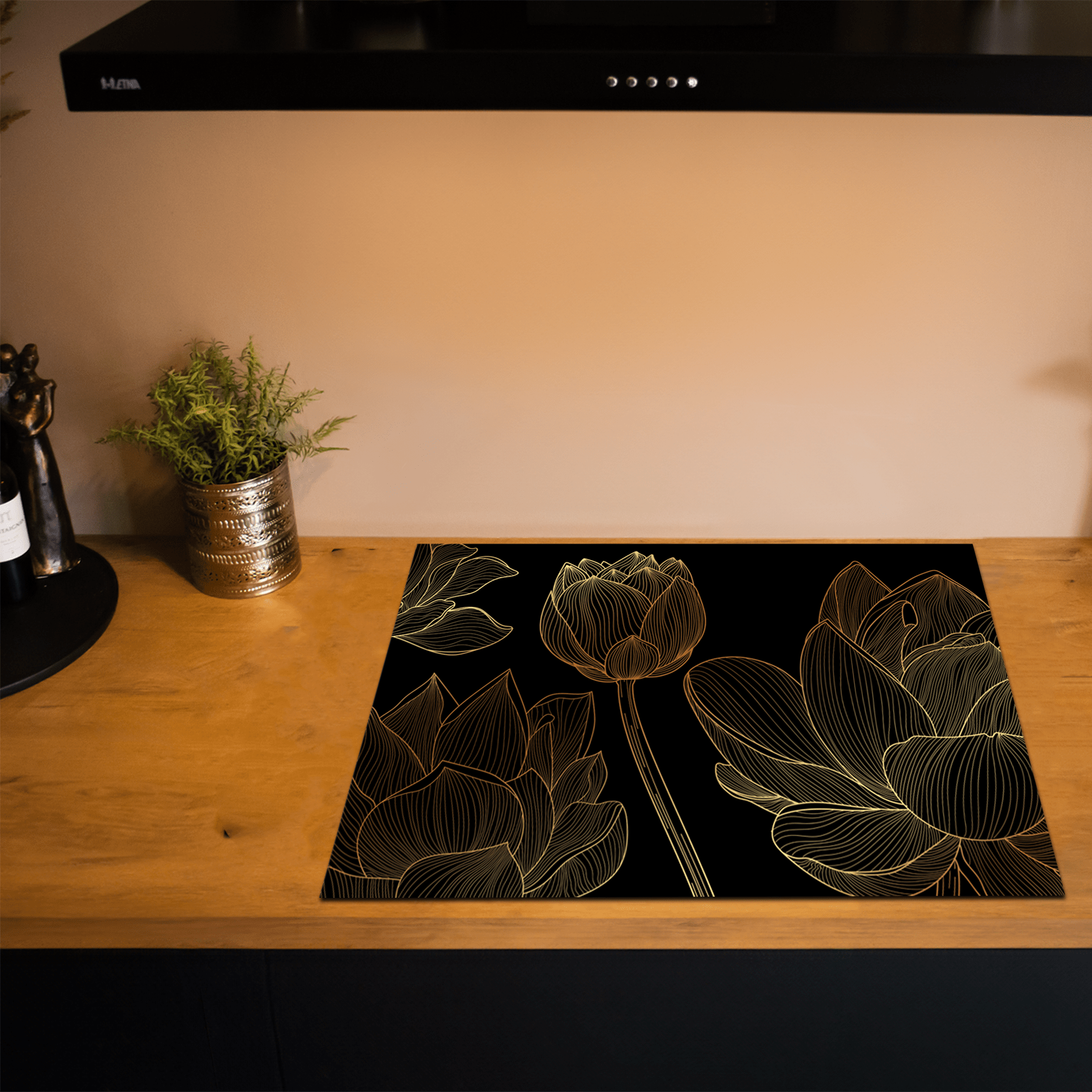 Inductiebeschermer - Black & Gold - Lijntekening - Elegant - Luxe - Lotus - Inductiebeschermer