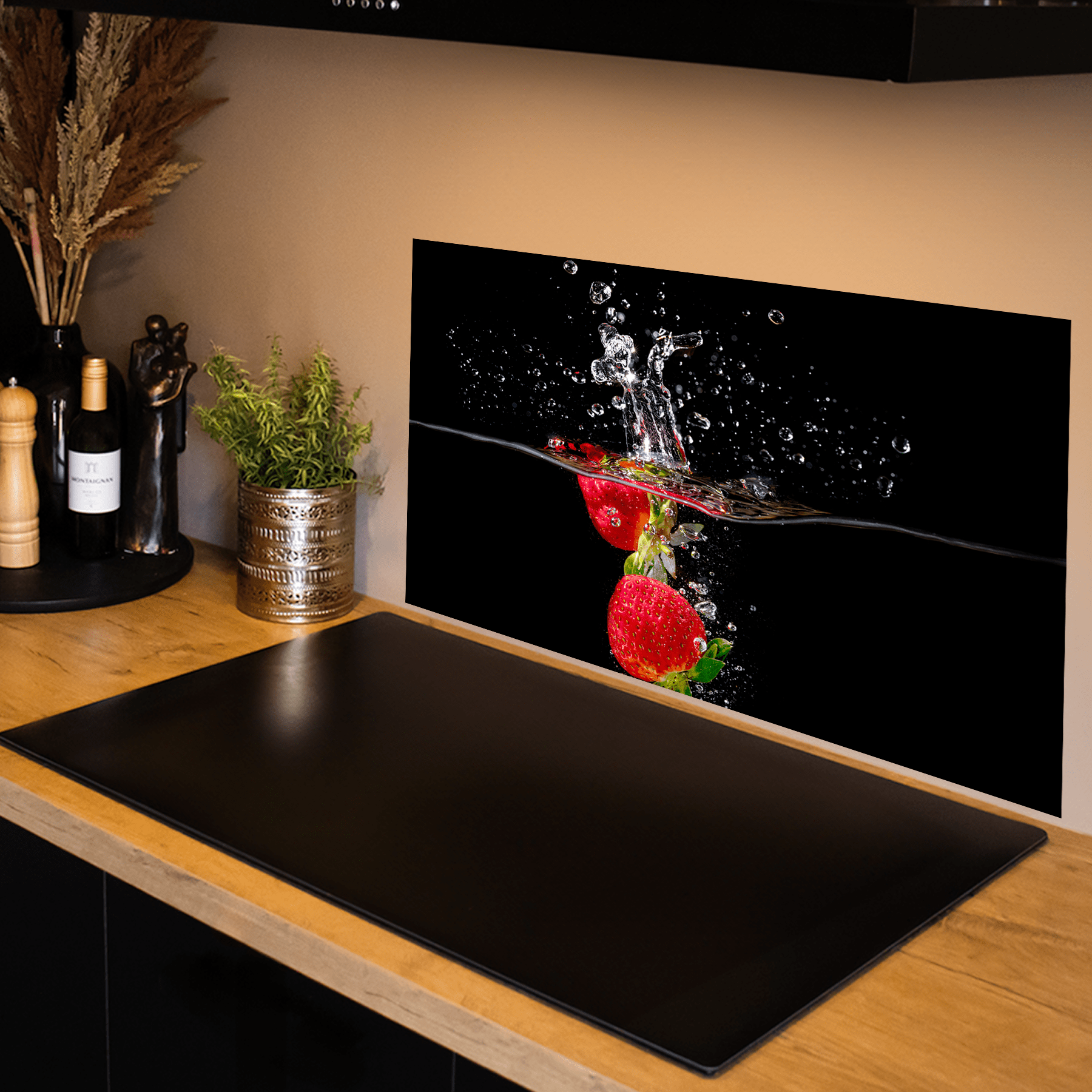 Keuken Spatscherm - Splash - Aardbeien - Water - Zwart - keuken spatscherm
