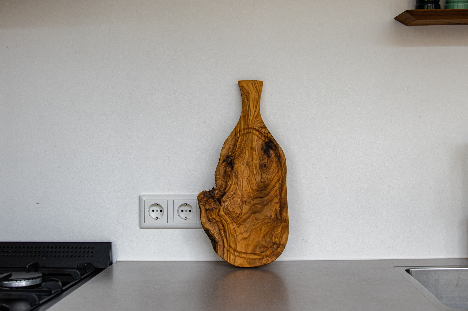 Borrelplank met handvat en sapgeul - Olijfhouten – 45x18 cm