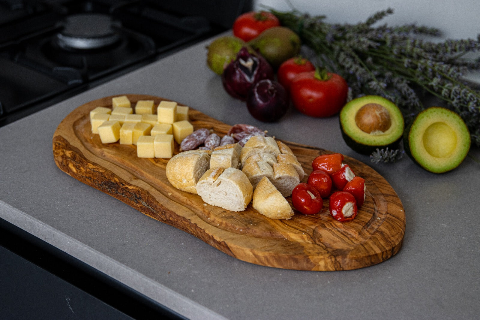 Borrelplank met sapgeul - Ovale serveerplank – 45x20 cm