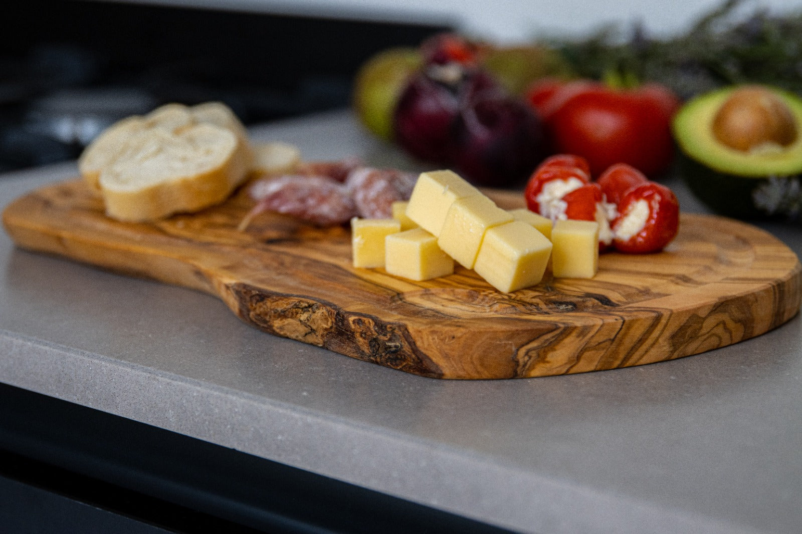 Borrelplank met sapgeul - Ovale plank – 40x17 cm