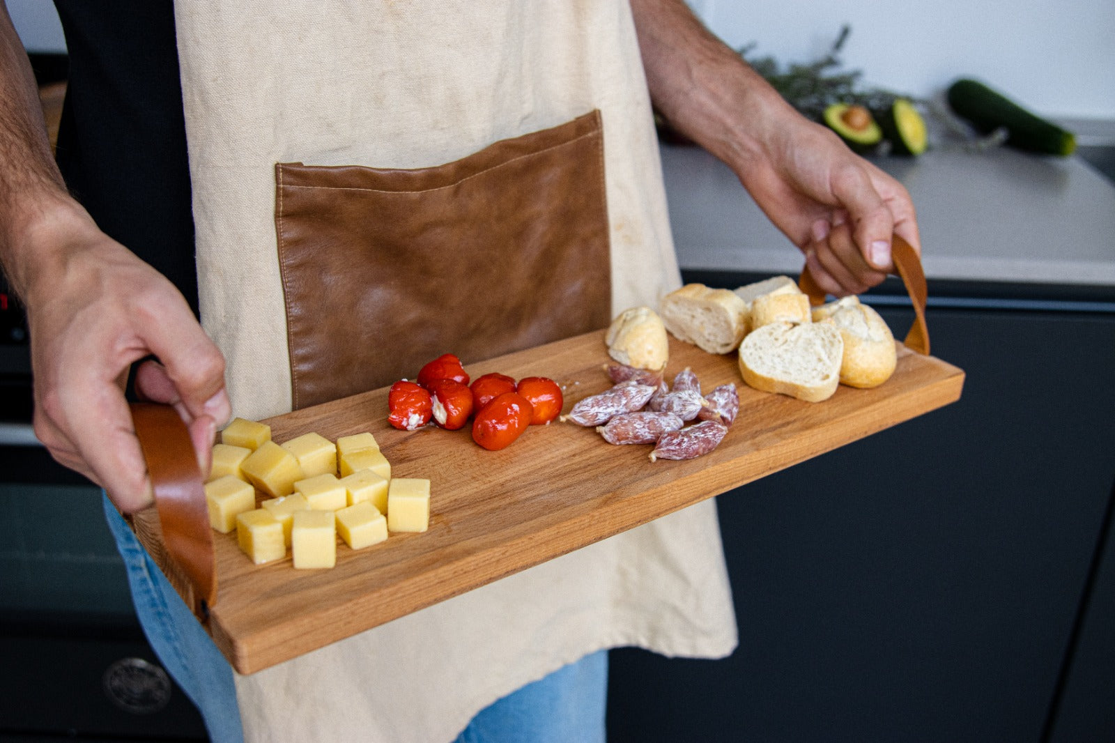 Borrelplank beuken met leren handvatten - luxe serveerplank - 48×17 cm